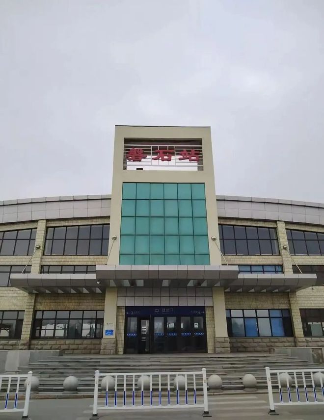 小时的地方建议大家就别去了让旅客在寒风中的站外等四个