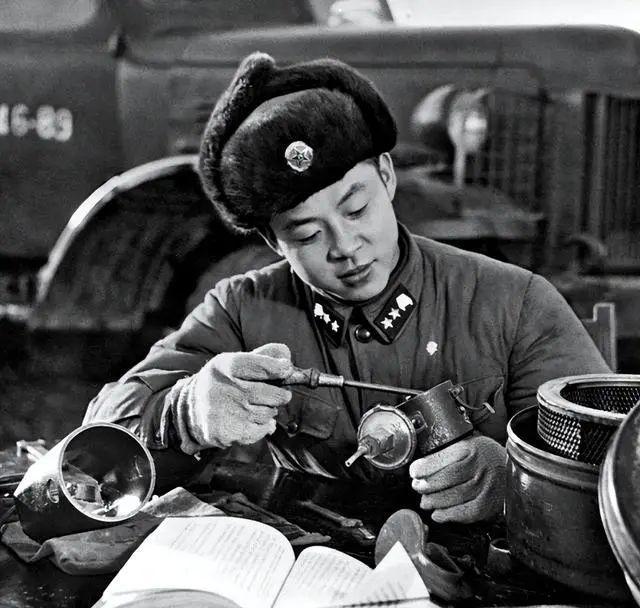 1年后鉴定人披露事故发生的详情惹人泪目凯发k8国际1962年雷锋因公牺牲4(图10)